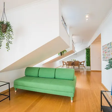 Downtown With Balcony And Parking Apartmán